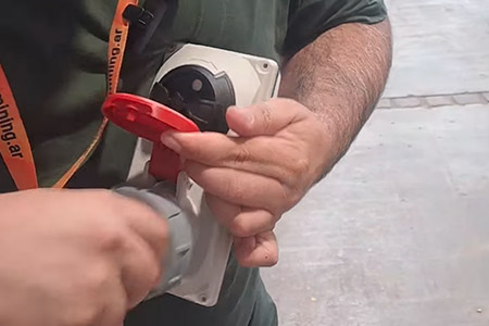 🔒 Toma industrial con interruptor de bloqueo Conextube